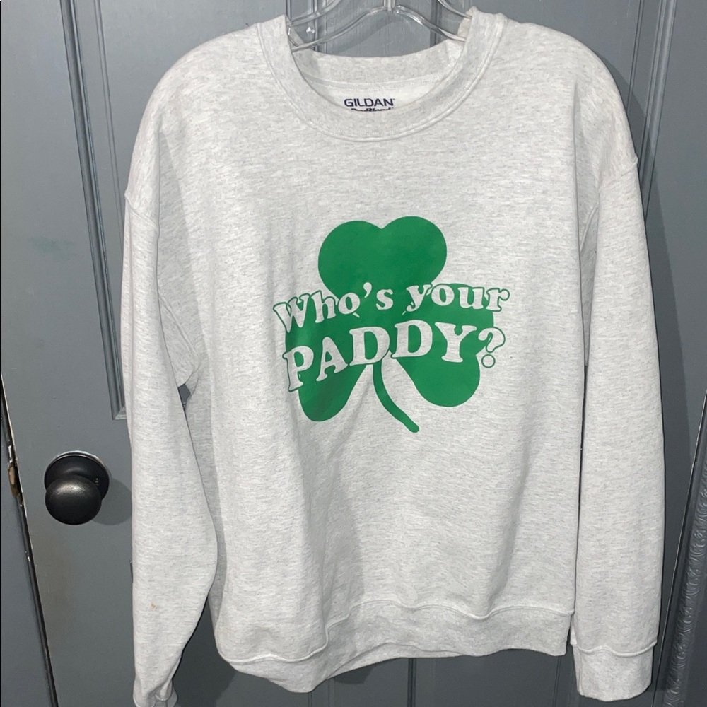 Gildan Light Gray Sweatshirt with Green Shamrock Design